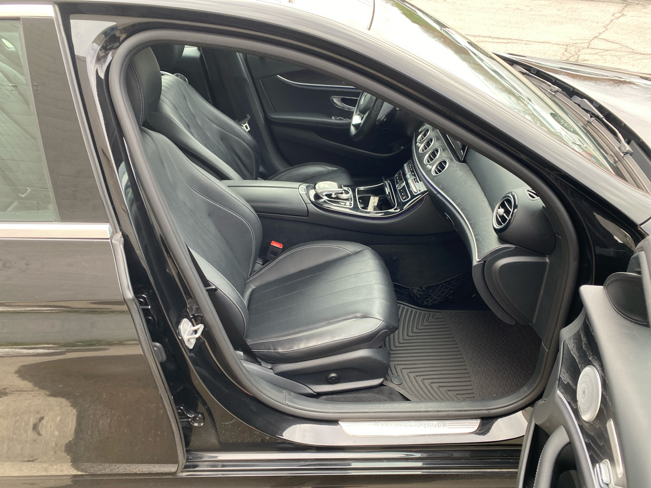 Mercedes-Benz E-Class E300 Luxury 4MATIC Sedan 2017