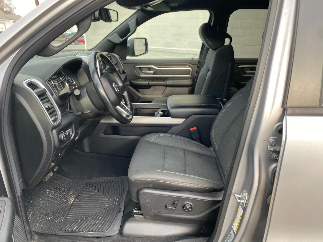 RAM 1500 Big Horn Crew Cab SWB 4WD 2019