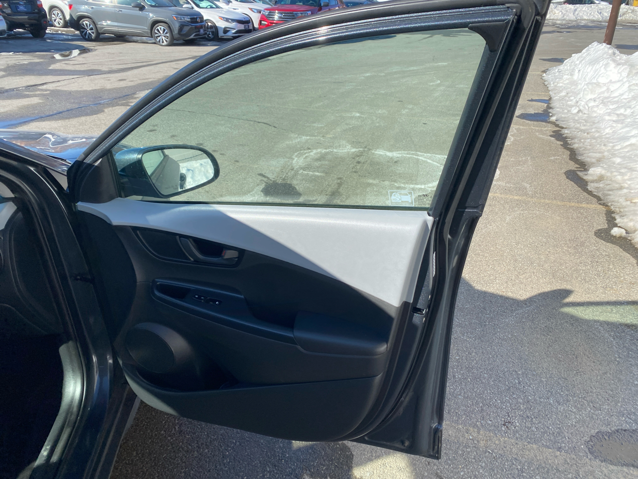 Hyundai Kona SE AWD 2021