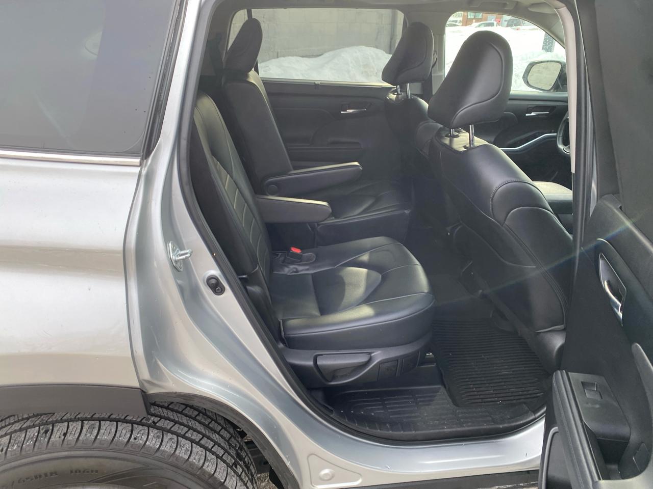 Toyota Highlander XLE AWD V6 2022