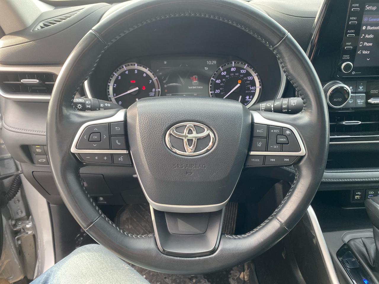 Toyota Highlander XLE AWD V6 2022