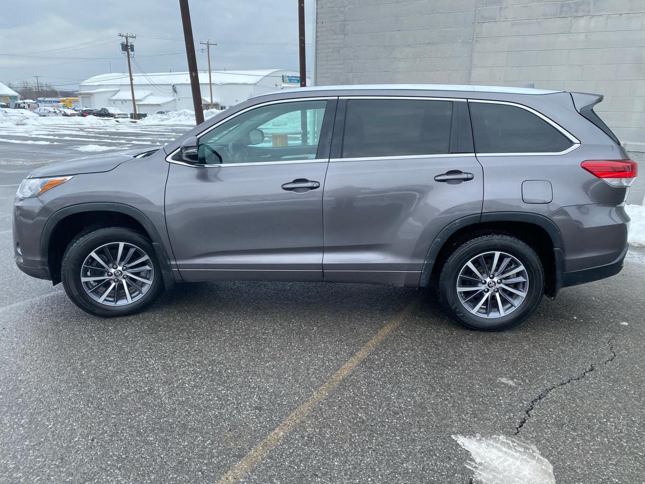 Toyota Highlander XLE AWD V6 2017