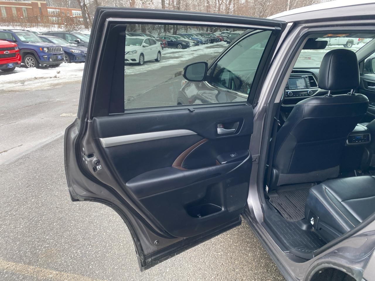 Toyota Highlander XLE AWD V6 2017