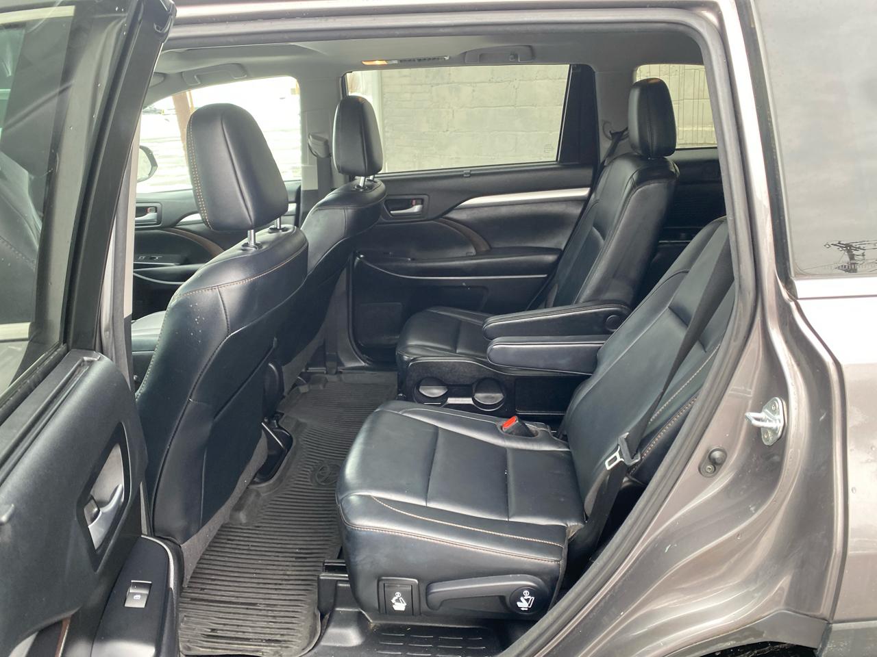 Toyota Highlander XLE AWD V6 2017