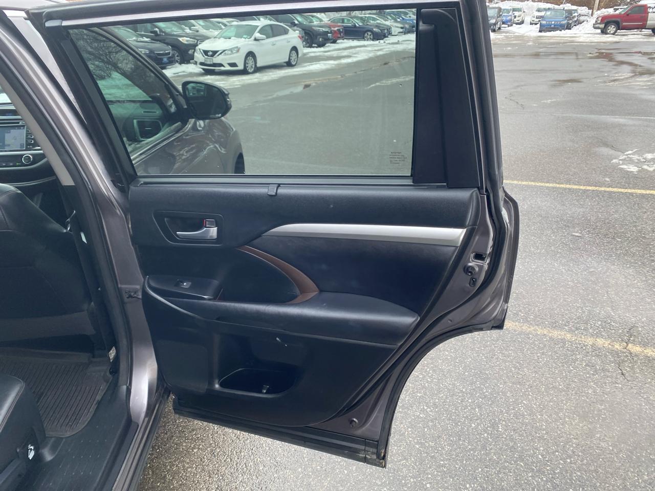 Toyota Highlander XLE AWD V6 2017