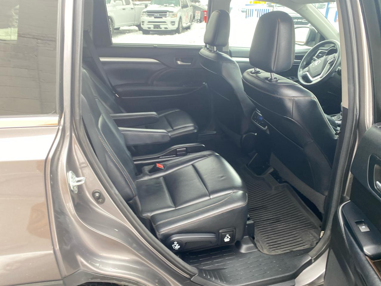 Toyota Highlander XLE AWD V6 2017