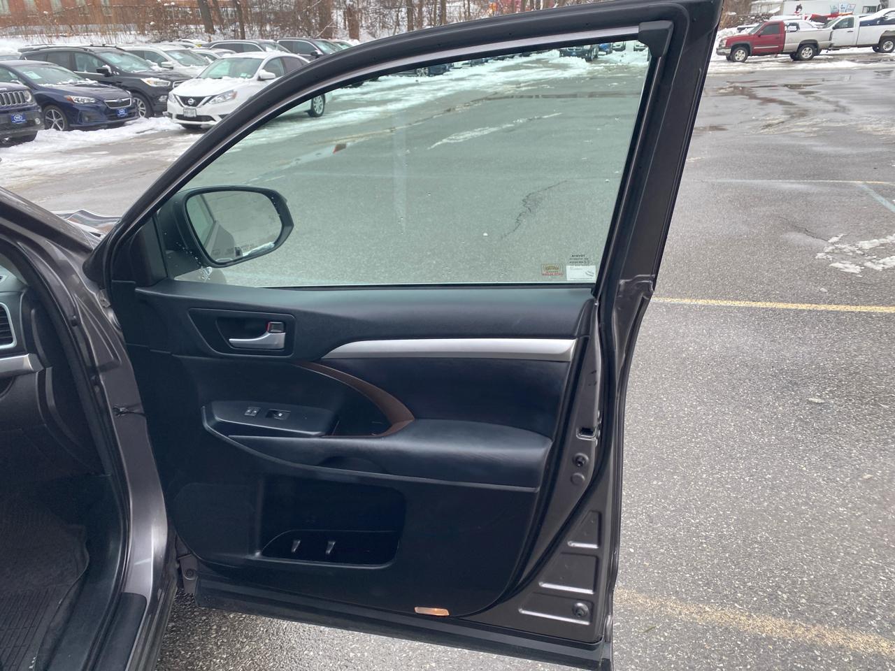 Toyota Highlander XLE AWD V6 2017