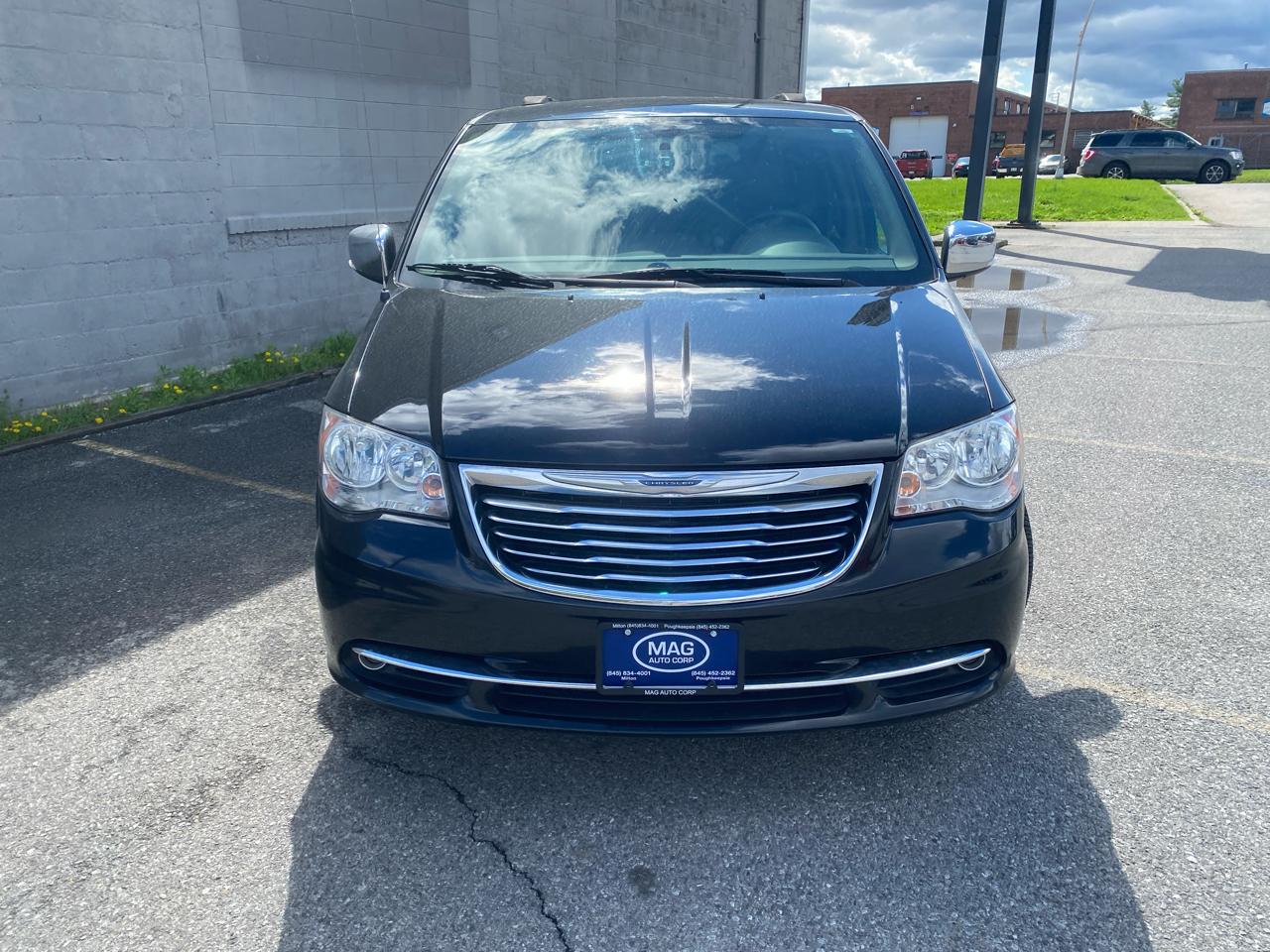 Chrysler Town & Country Touring-L 2016