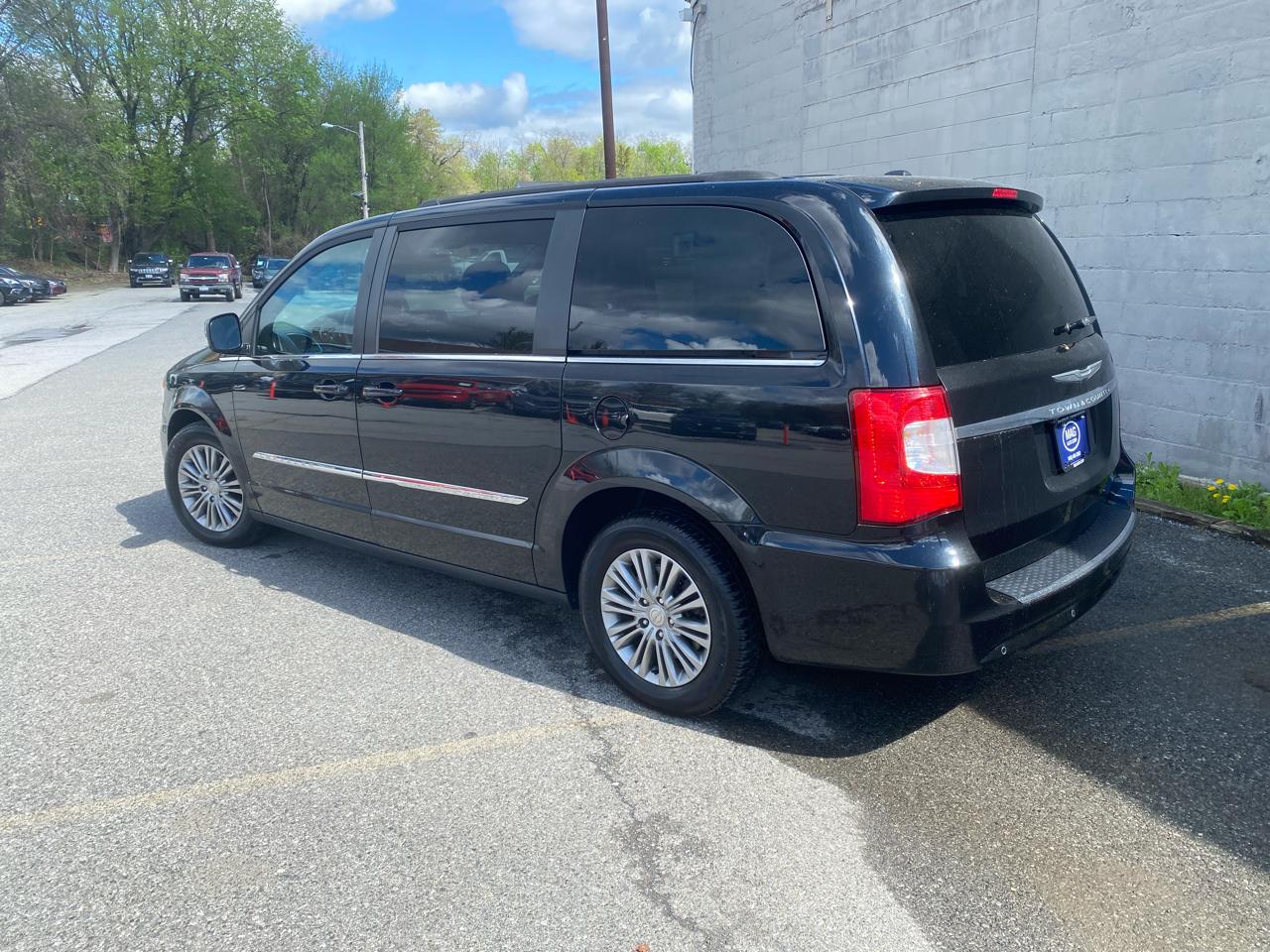 Chrysler Town & Country Touring-L 2016