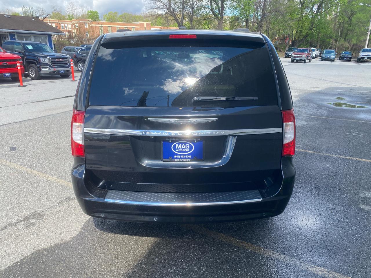 Chrysler Town & Country Touring-L 2016