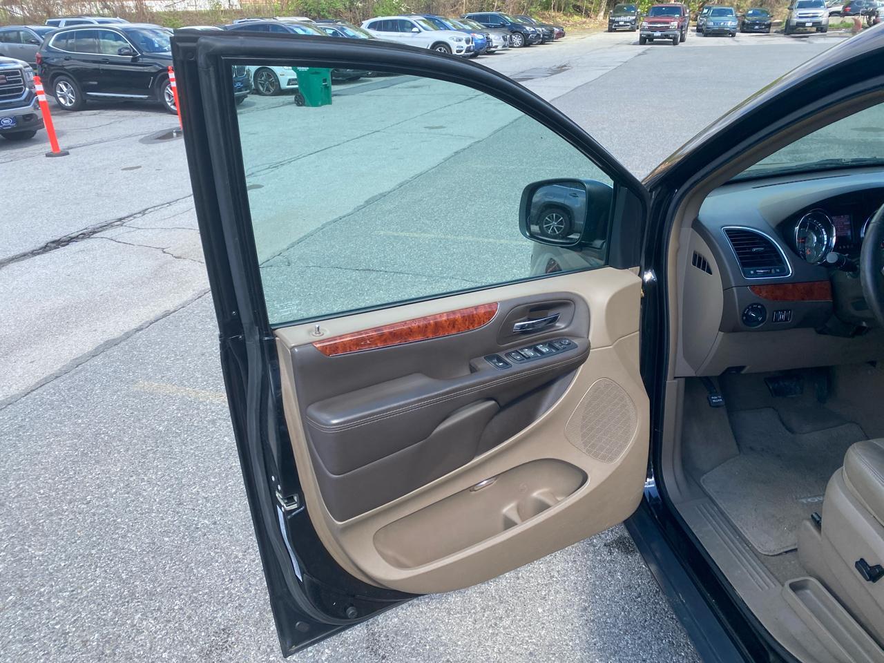 Chrysler Town & Country Touring-L 2016