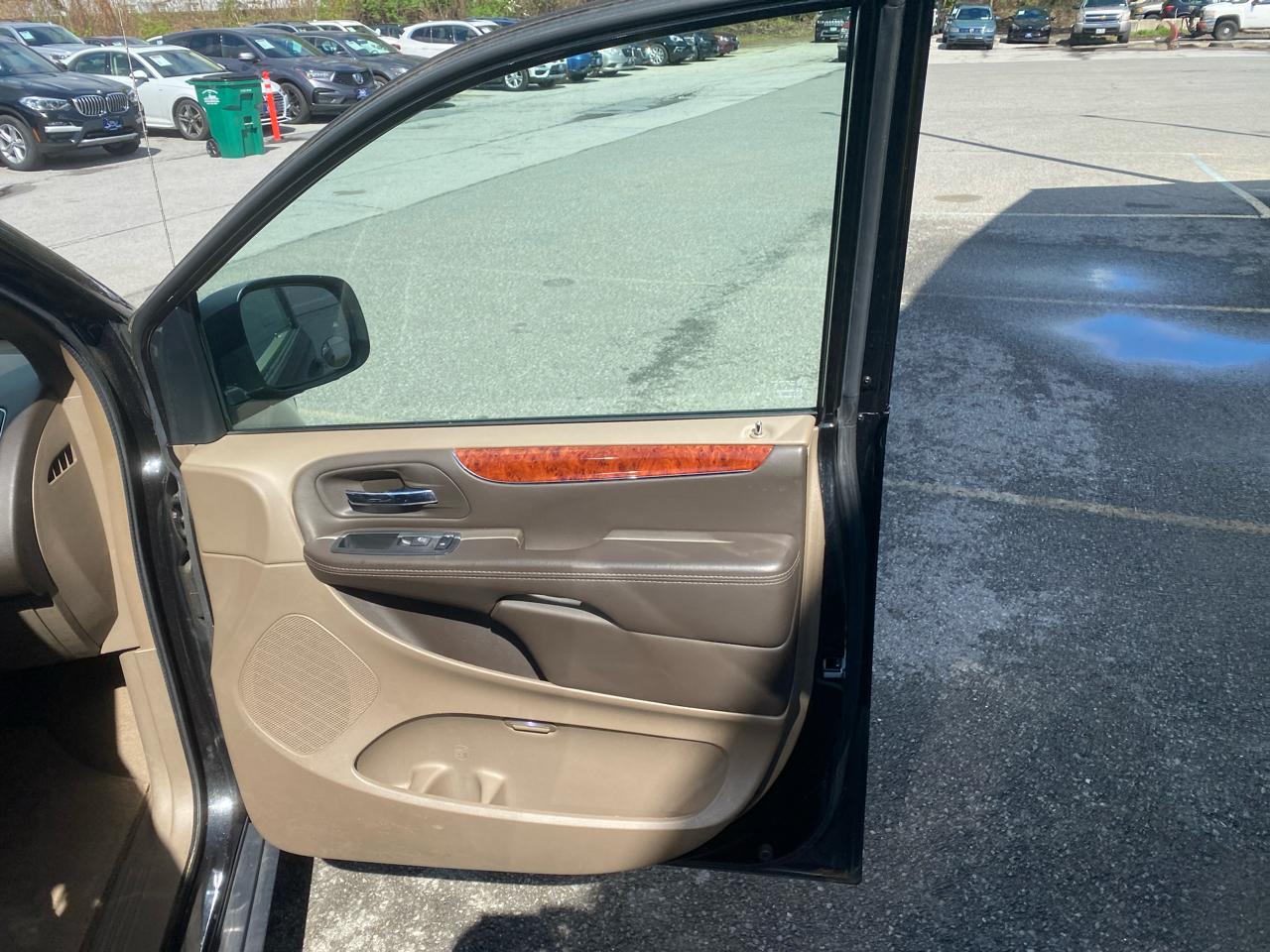 Chrysler Town & Country Touring-L 2016