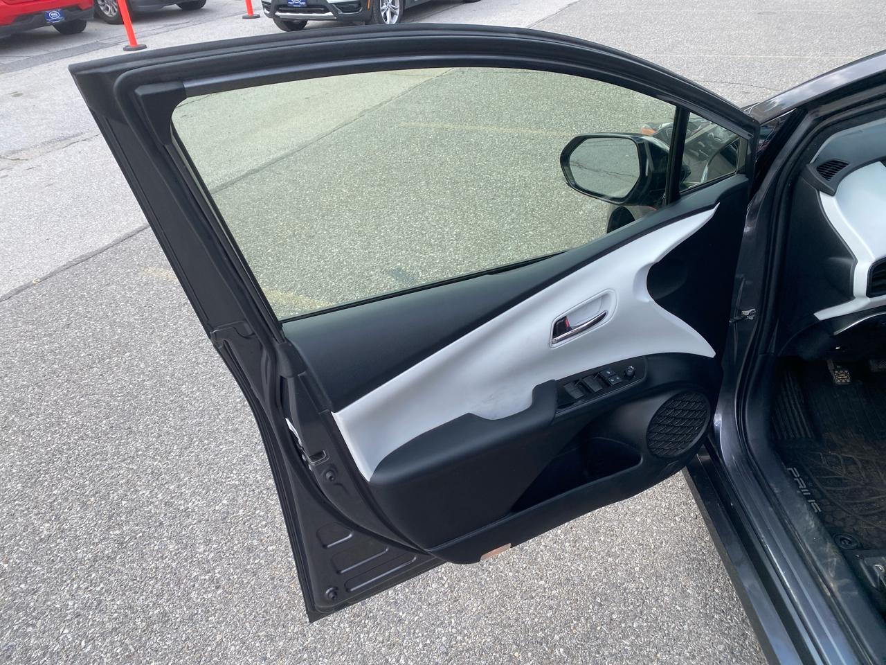 Toyota Prius XLE AWD-e 2019