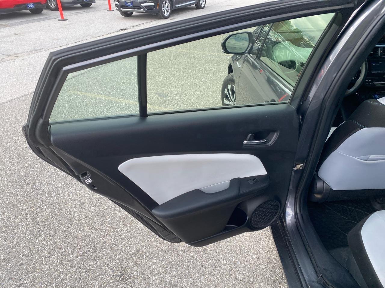 Toyota Prius XLE AWD-e 2019