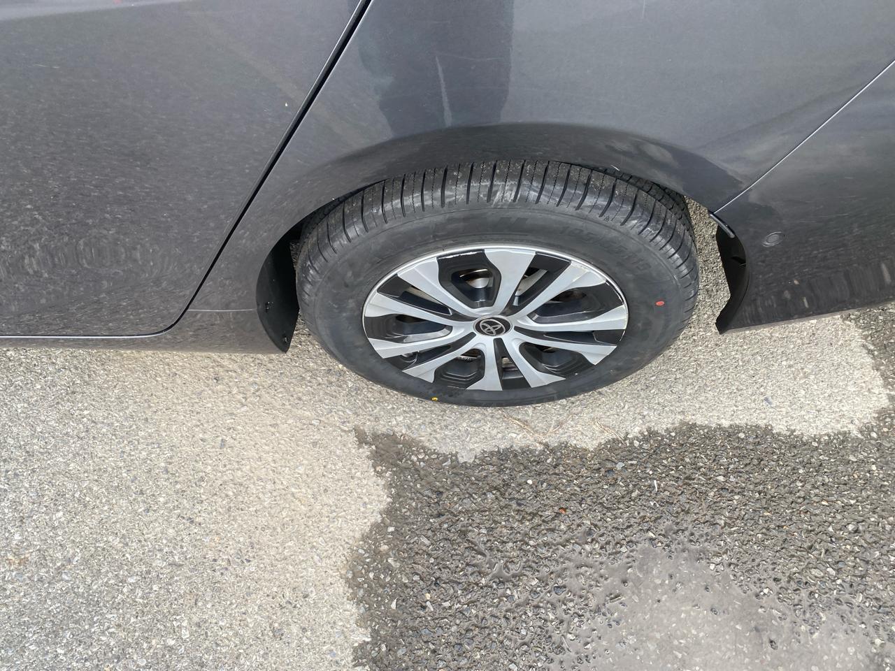 Toyota Prius XLE AWD-e 2019