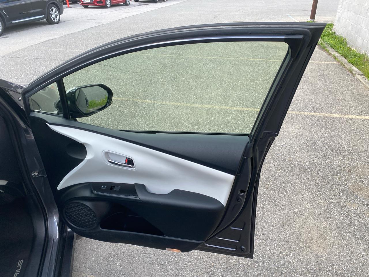 Toyota Prius XLE AWD-e 2019