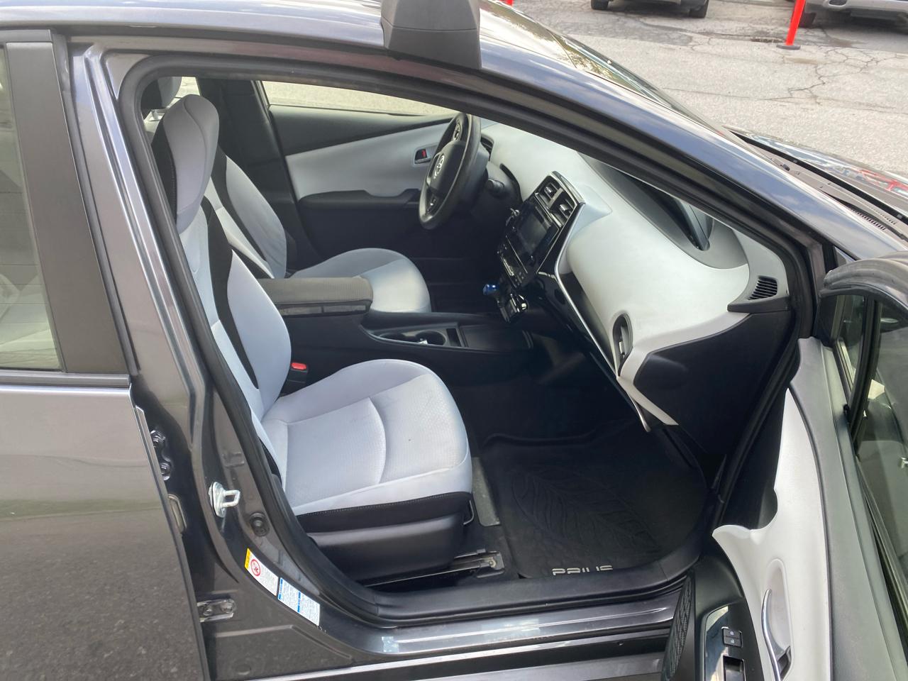 Toyota Prius XLE AWD-e 2019