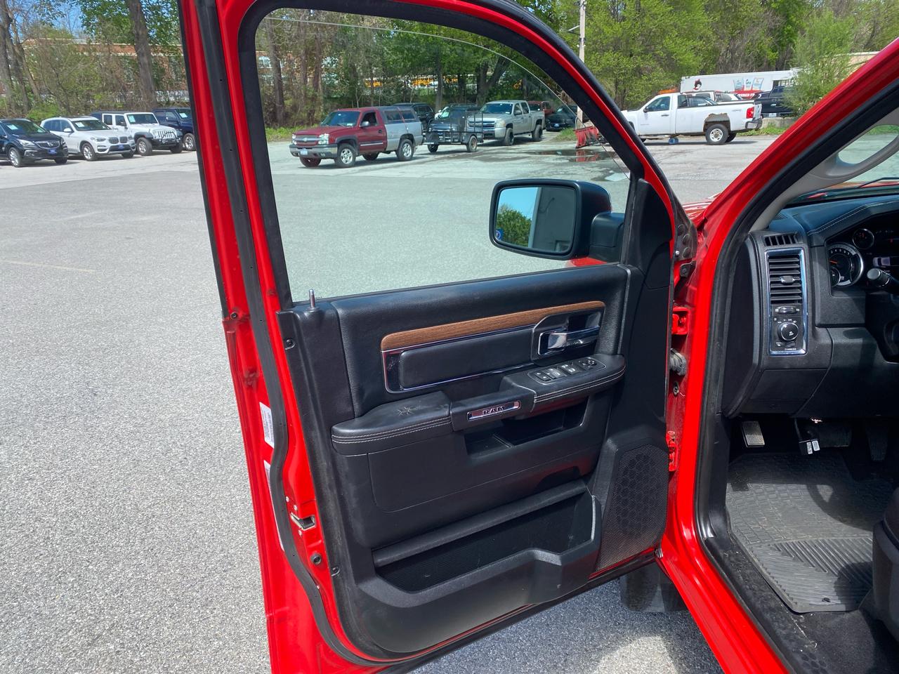 RAM 1500 Laramie Quad Cab 4WD 2016