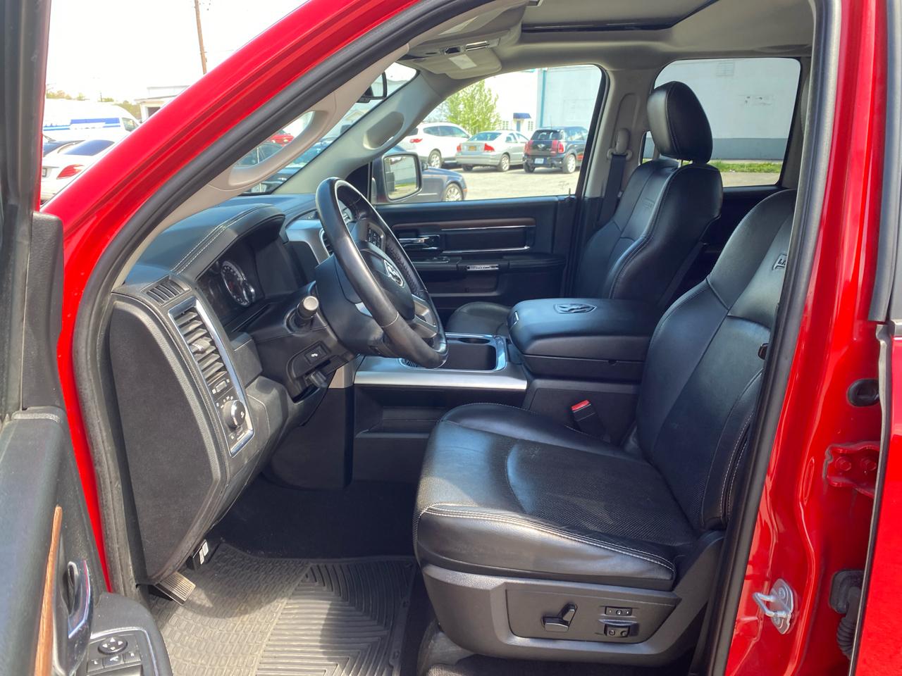 RAM 1500 Laramie Quad Cab 4WD 2016