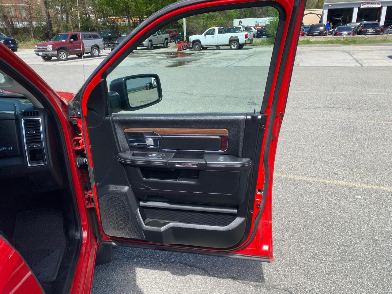 RAM 1500 Laramie Quad Cab 4WD 2016