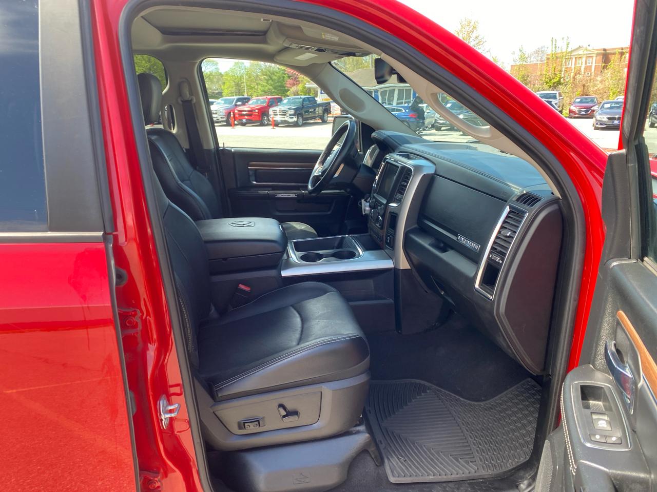 RAM 1500 Laramie Quad Cab 4WD 2016