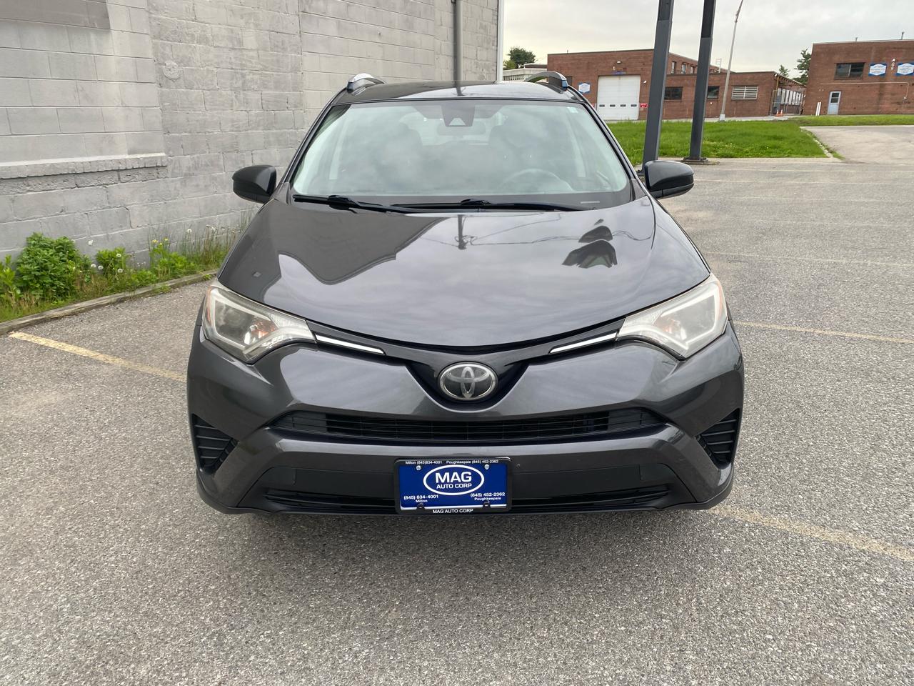 Toyota RAV4 LE AWD 2017
