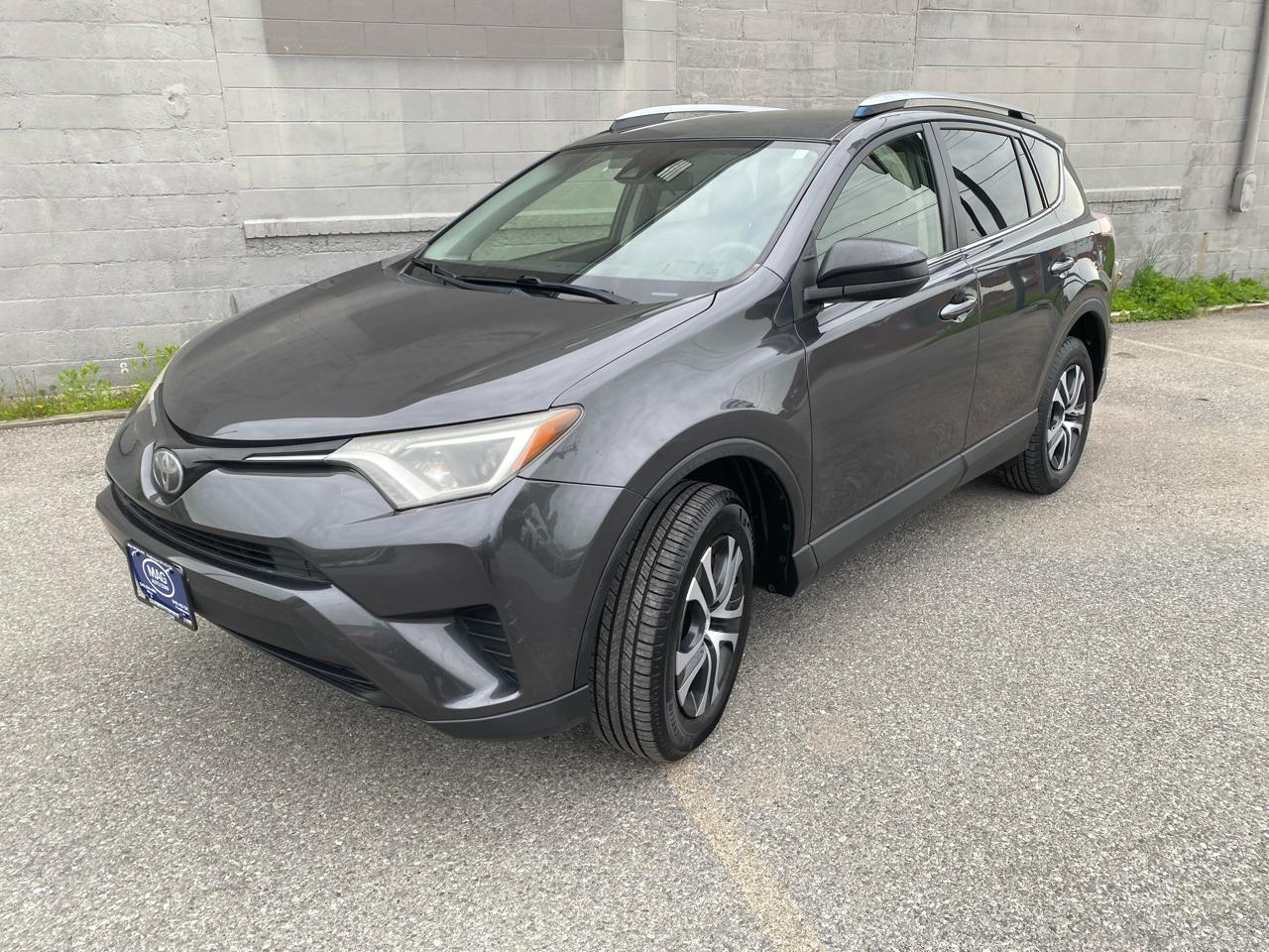 Toyota RAV4 LE AWD 2017