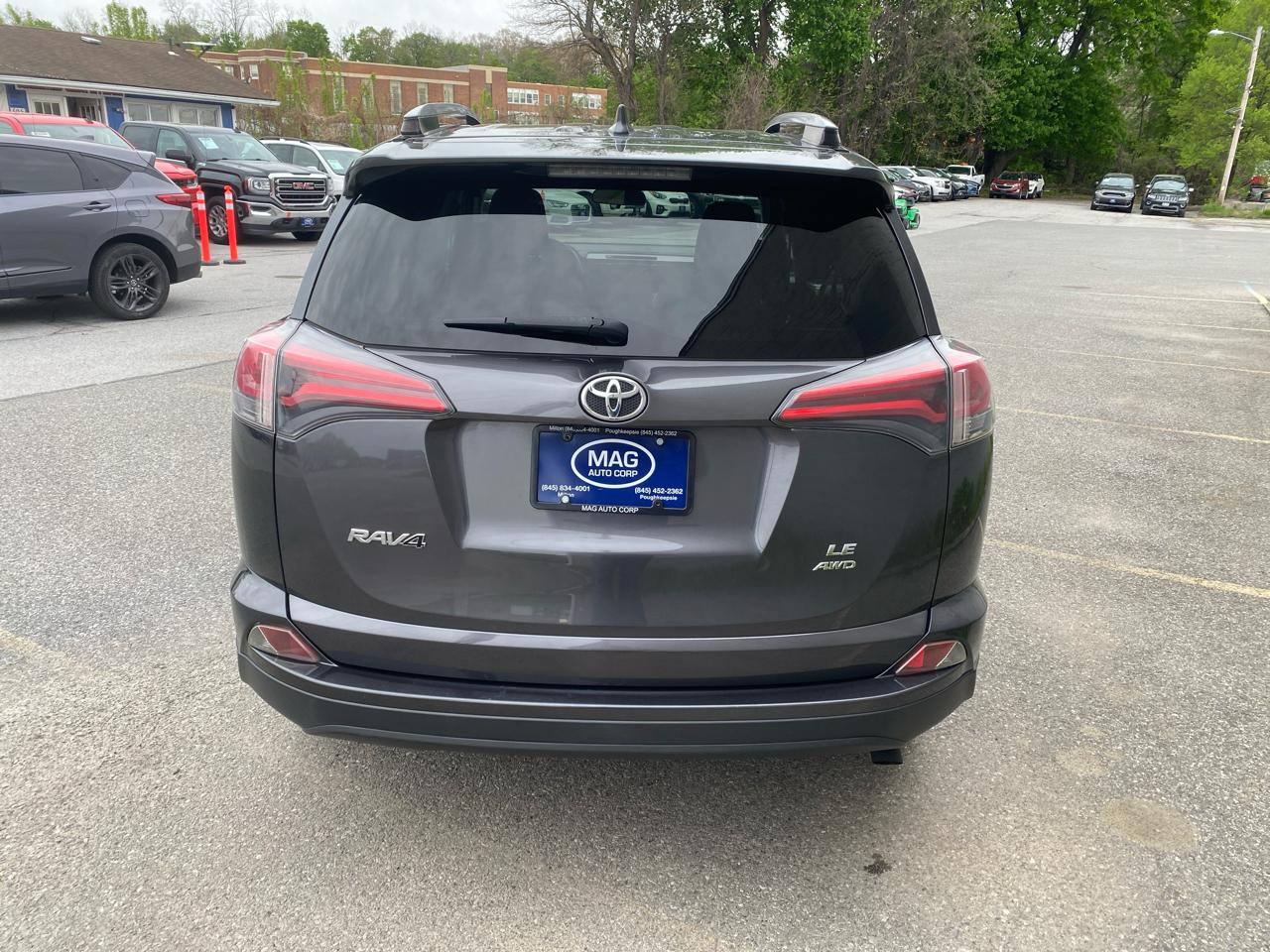 Toyota RAV4 LE AWD 2017