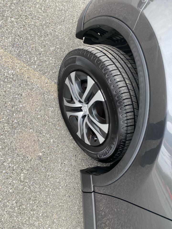 Toyota RAV4 LE AWD 2017