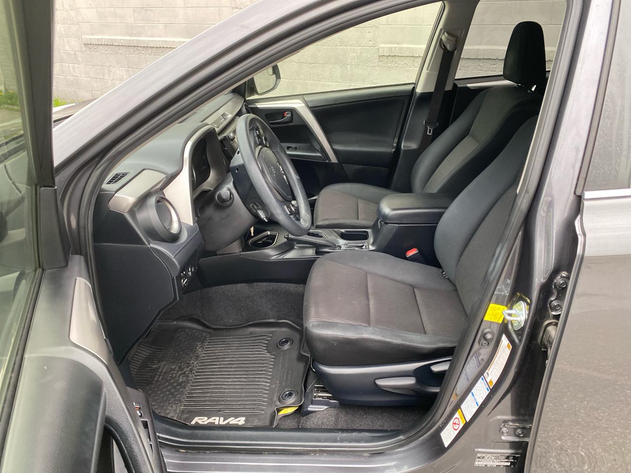 Toyota RAV4 LE AWD 2017