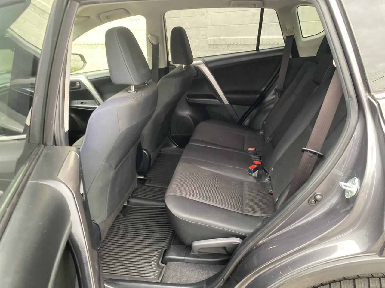 Toyota RAV4 LE AWD 2017