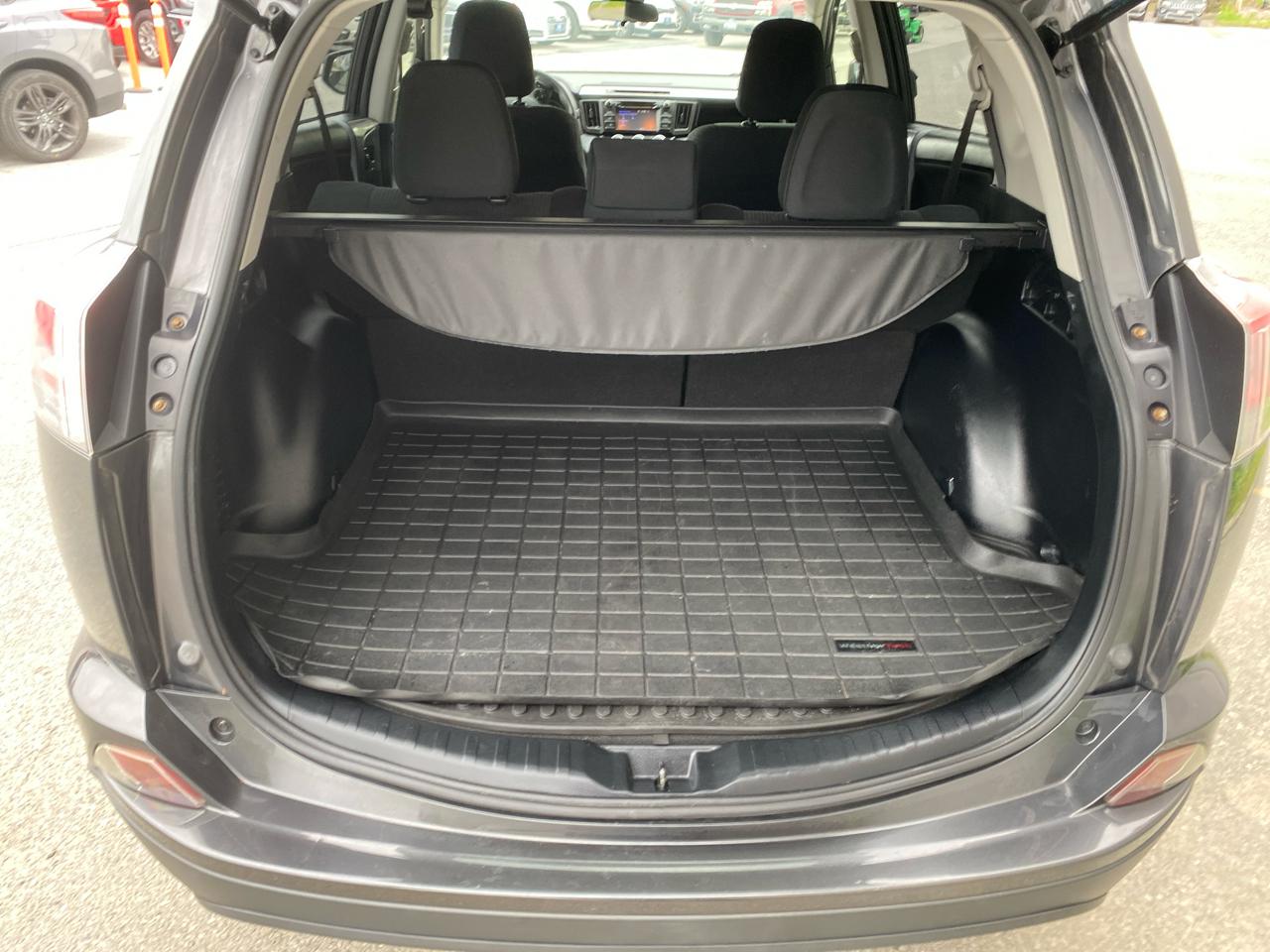 Toyota RAV4 LE AWD 2017