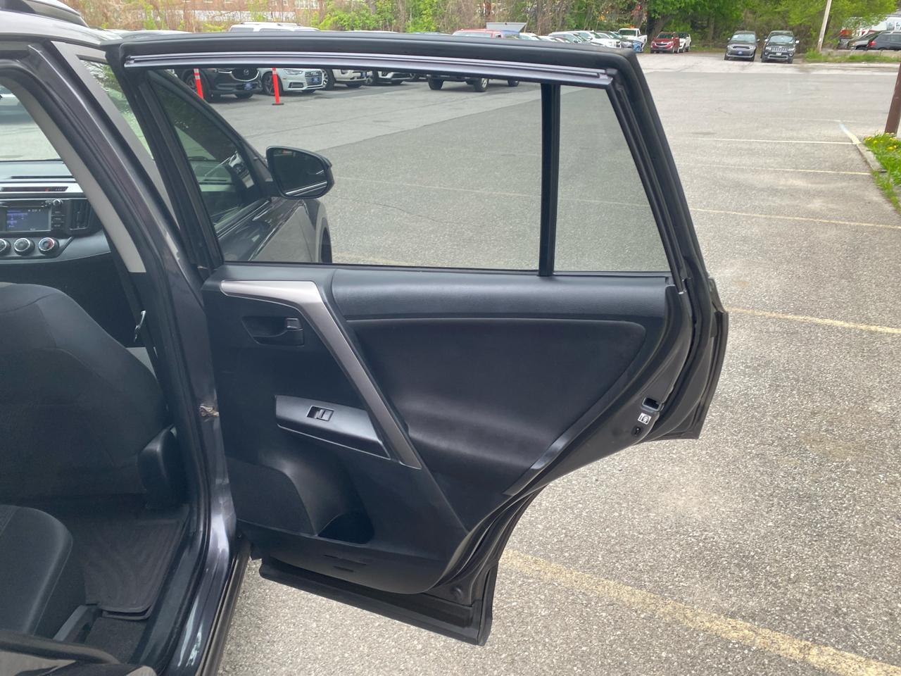 Toyota RAV4 LE AWD 2017