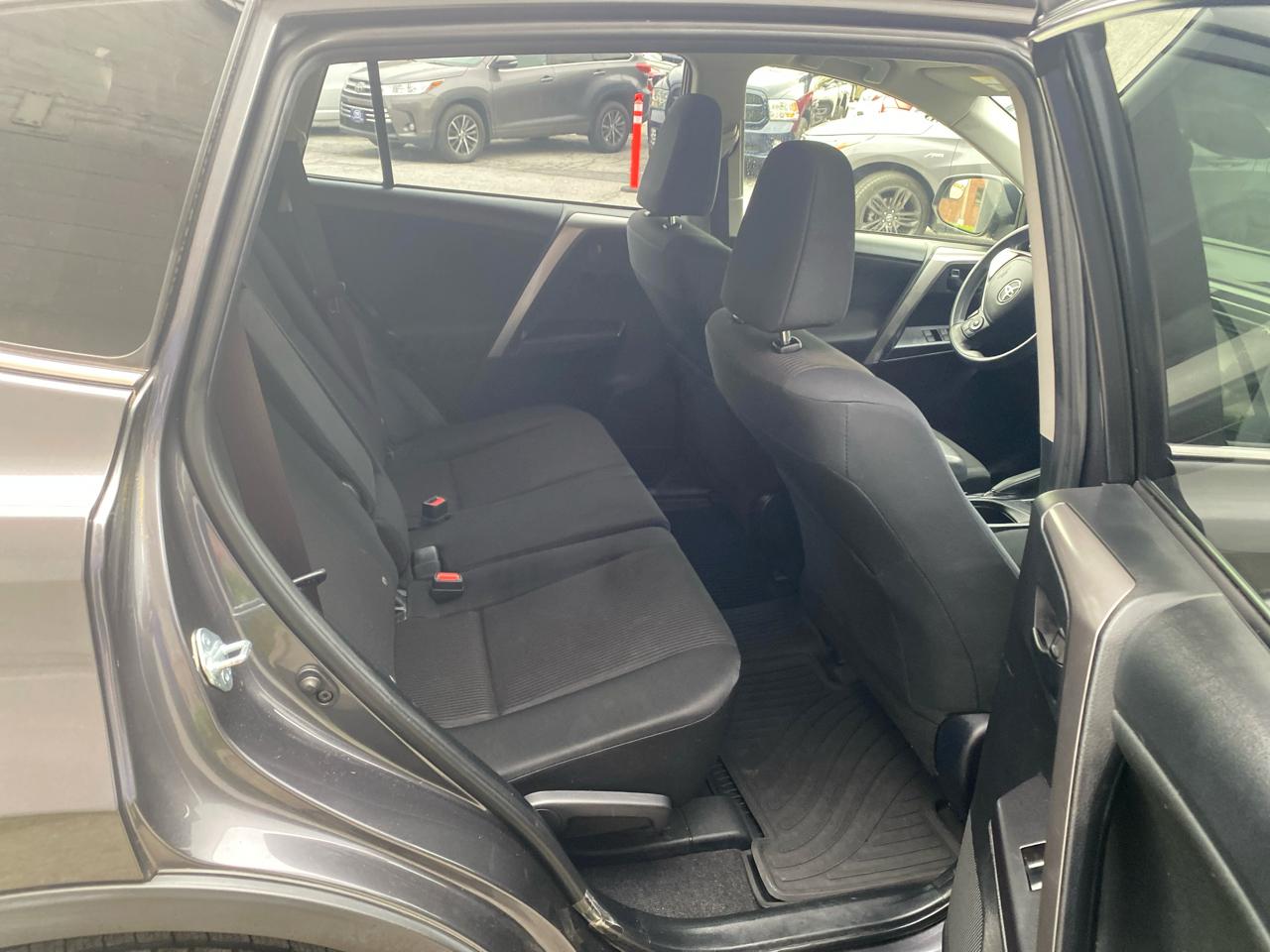 Toyota RAV4 LE AWD 2017