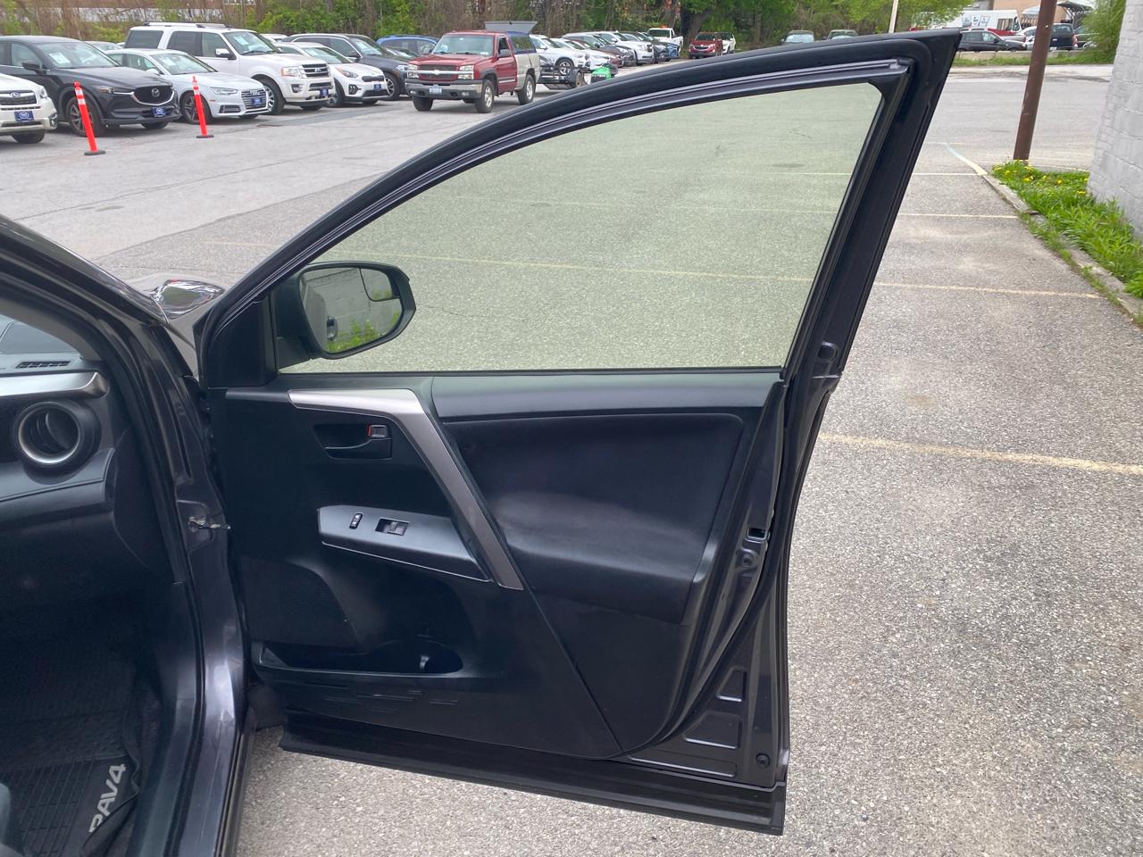 Toyota RAV4 LE AWD 2017