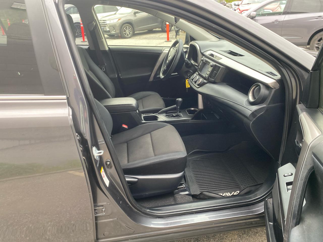 Toyota RAV4 LE AWD 2017