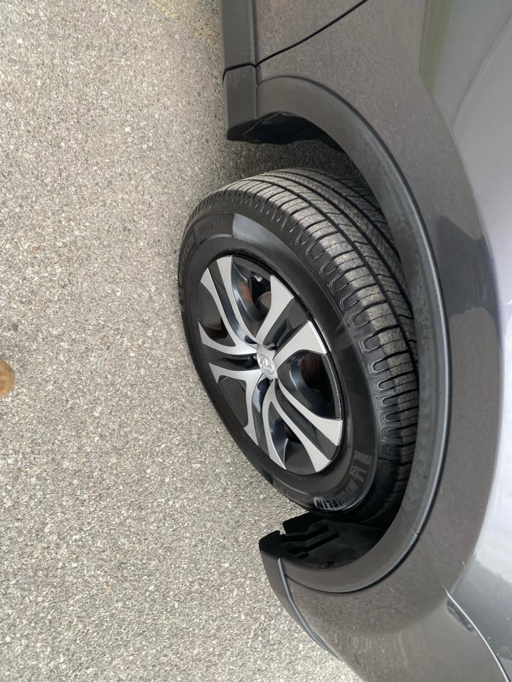 Toyota RAV4 LE AWD 2017