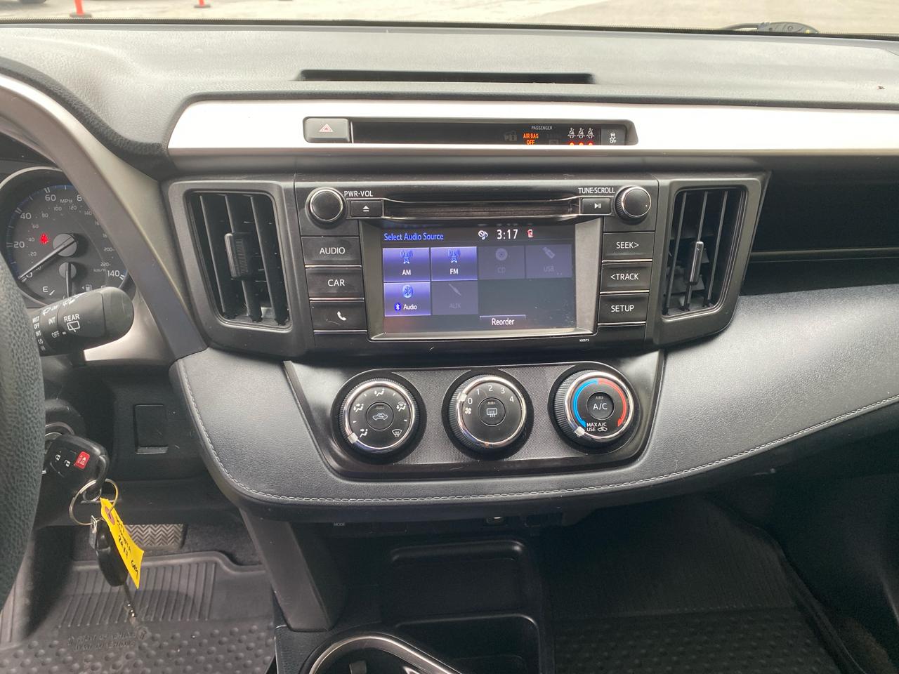 Toyota RAV4 LE AWD 2017