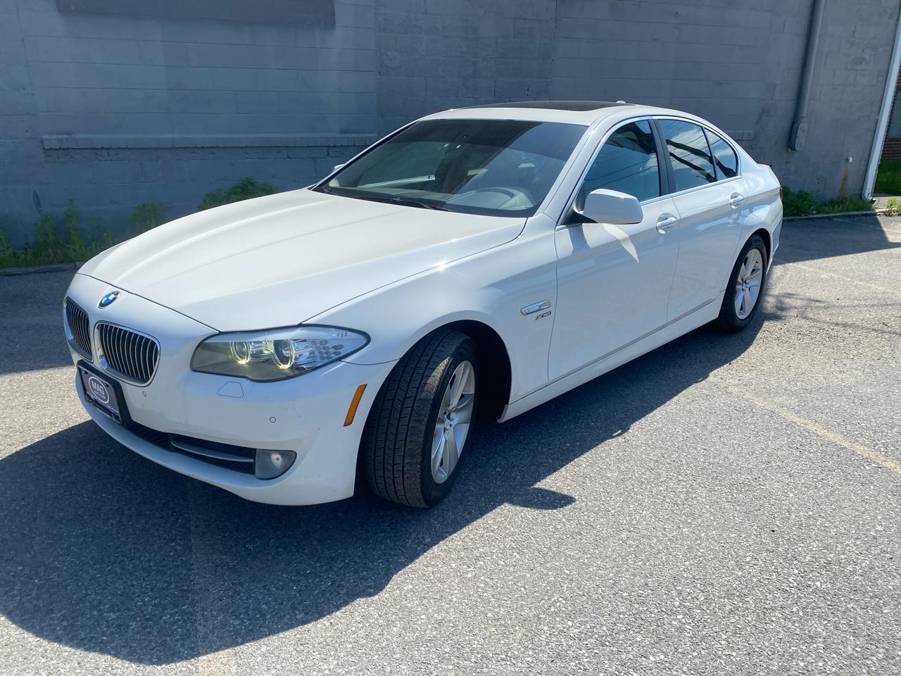 BMW 5-Series 528i xDrive 2012