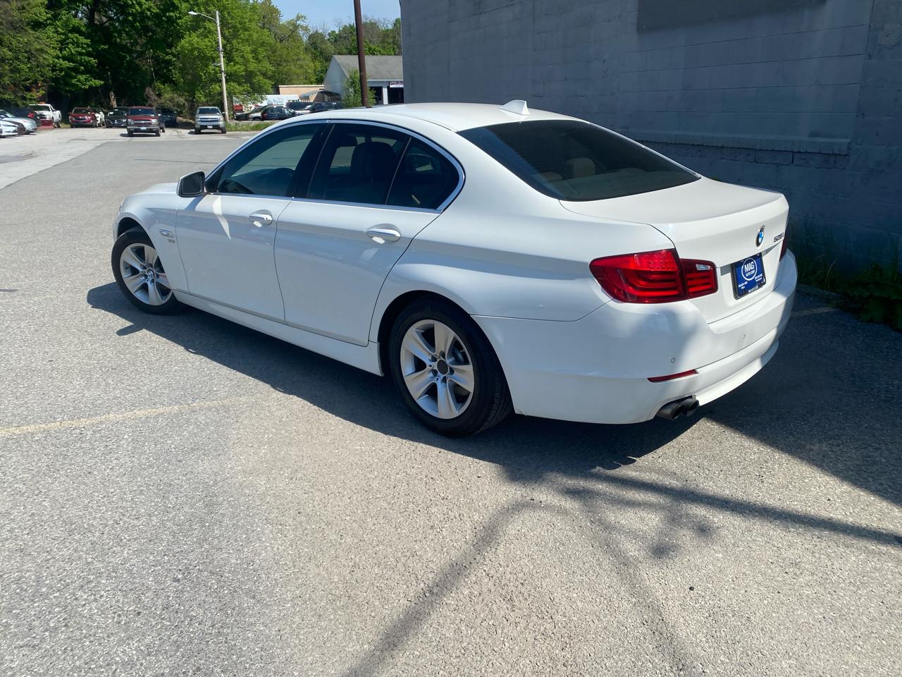 BMW 5-Series 528i xDrive 2012