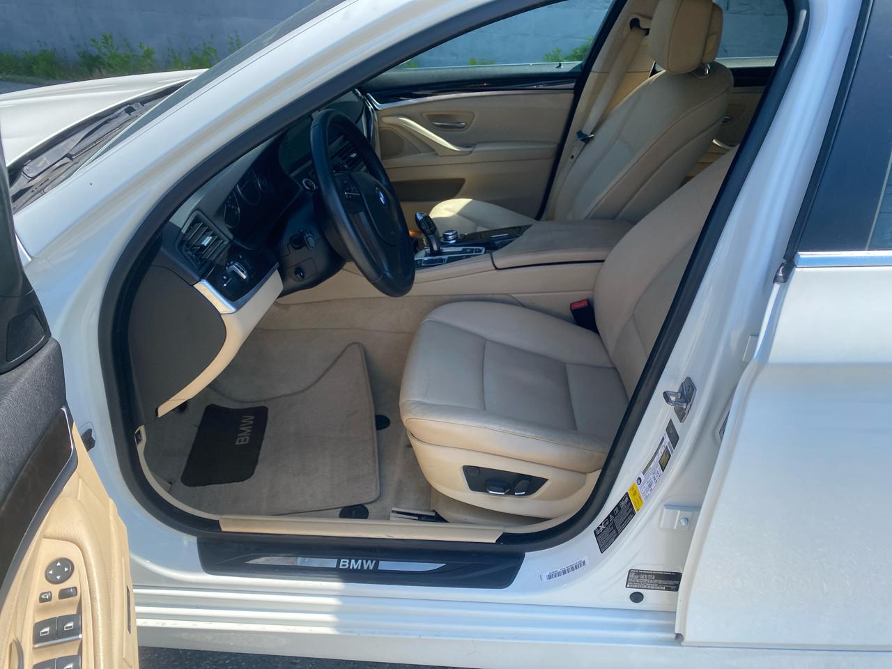 BMW 5-Series 528i xDrive 2012