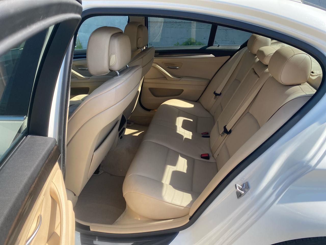 BMW 5-Series 528i xDrive 2012