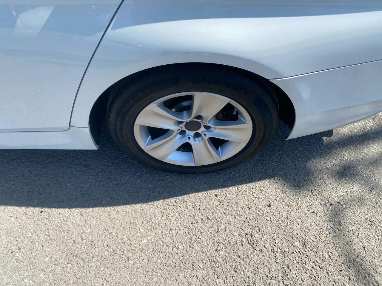 BMW 5-Series 528i xDrive 2012