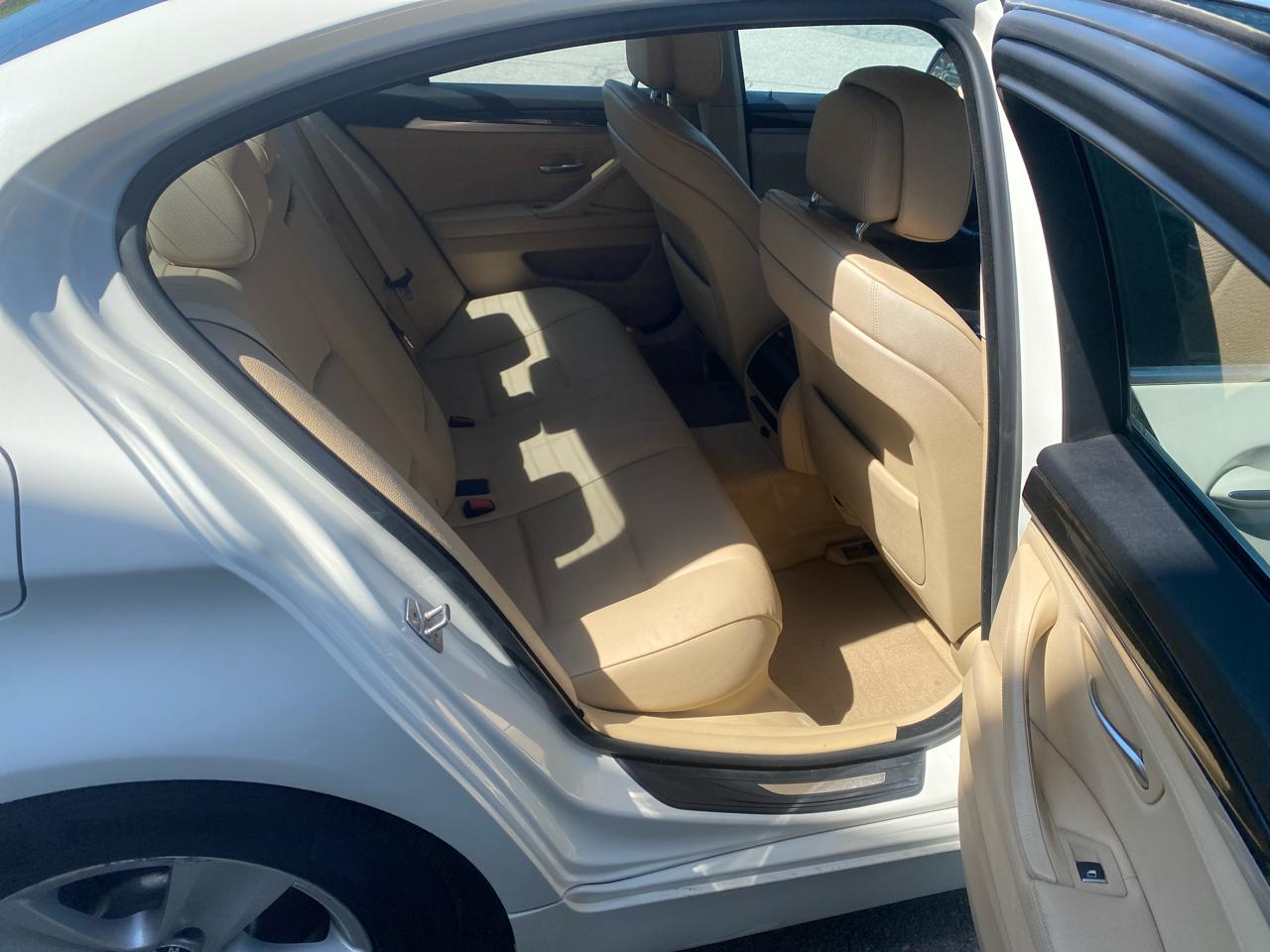 BMW 5-Series 528i xDrive 2012