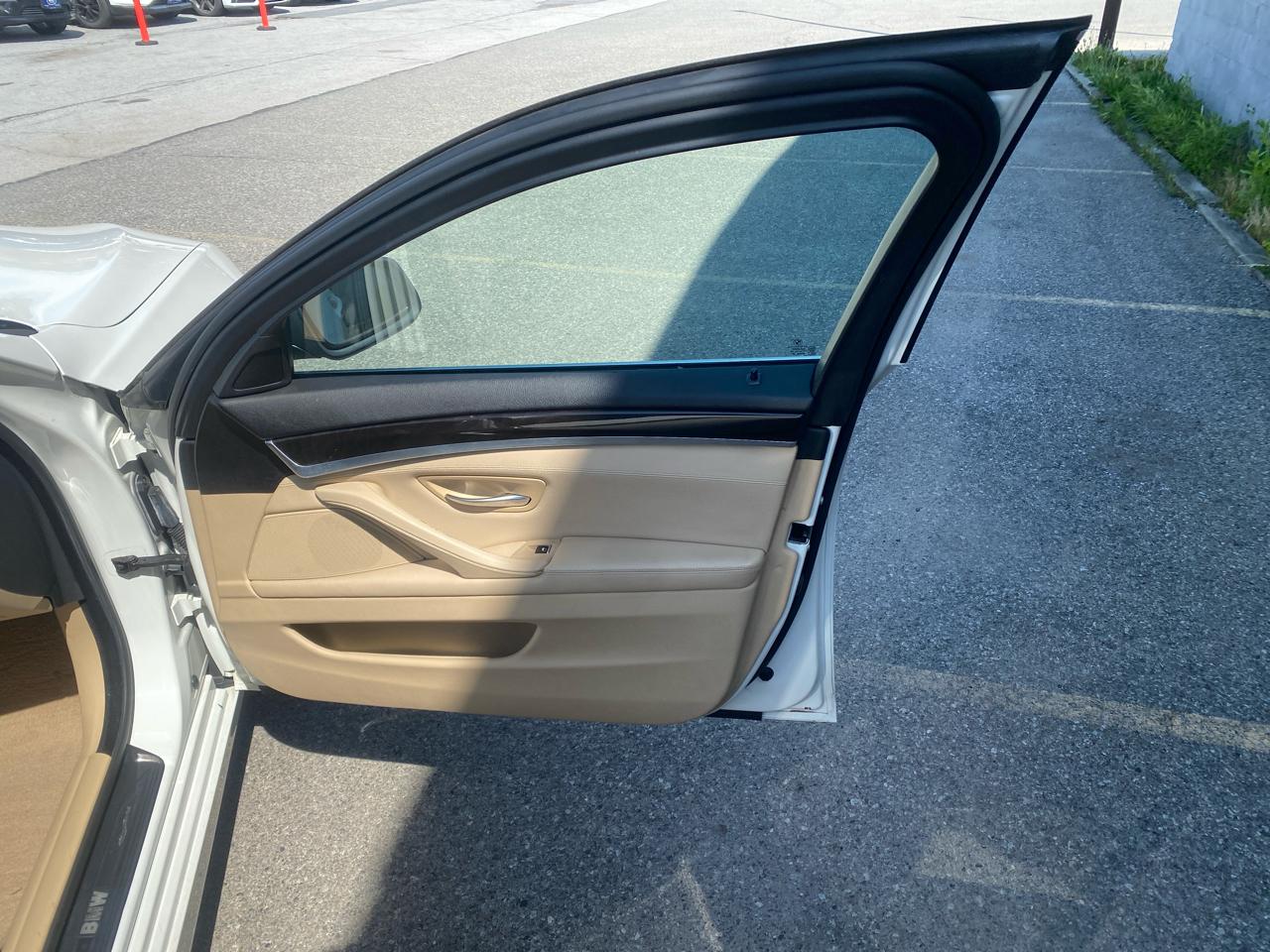 BMW 5-Series 528i xDrive 2012