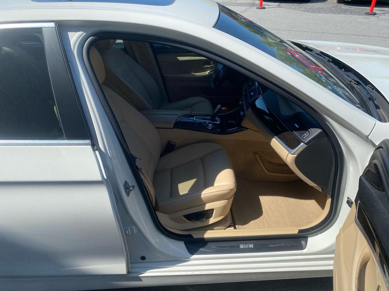 BMW 5-Series 528i xDrive 2012
