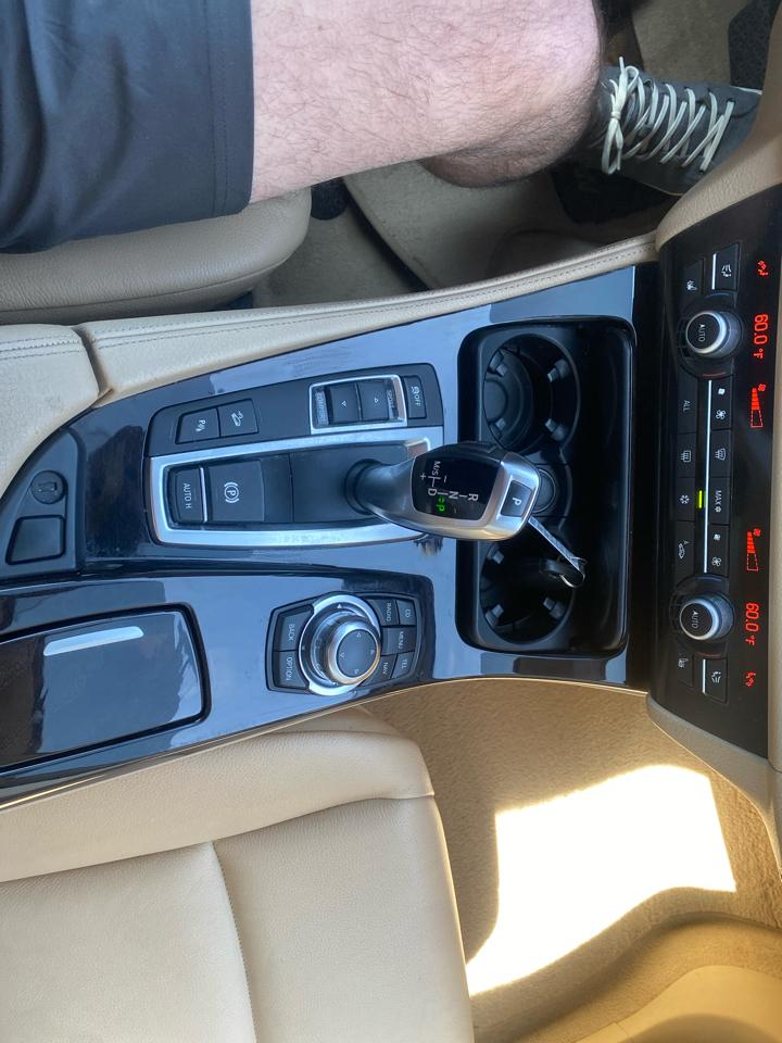 BMW 5-Series 528i xDrive 2012