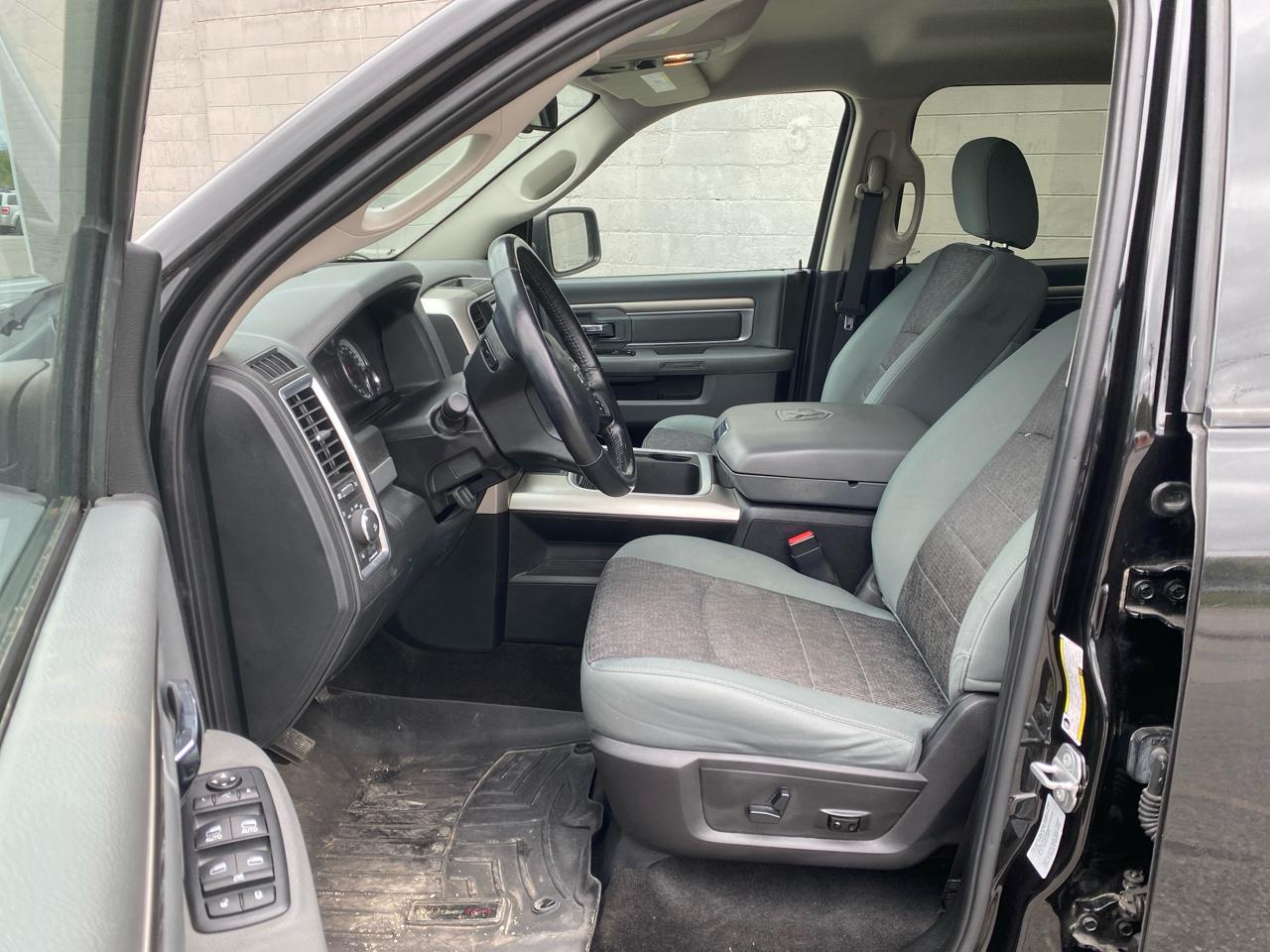 RAM 1500 4WD Crew Cab 149" Big Horn 2016