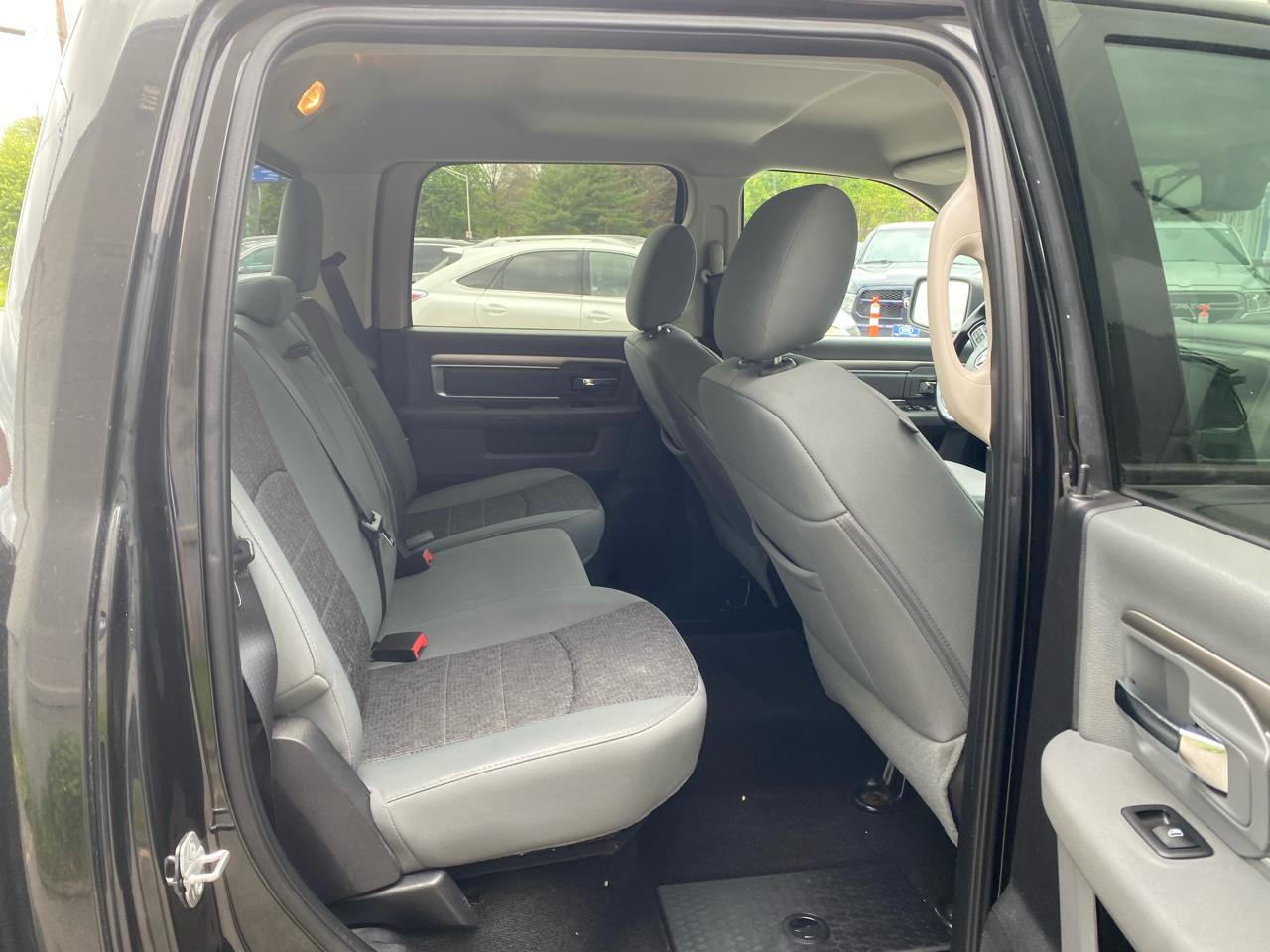 RAM 1500 4WD Crew Cab 149" Big Horn 2016