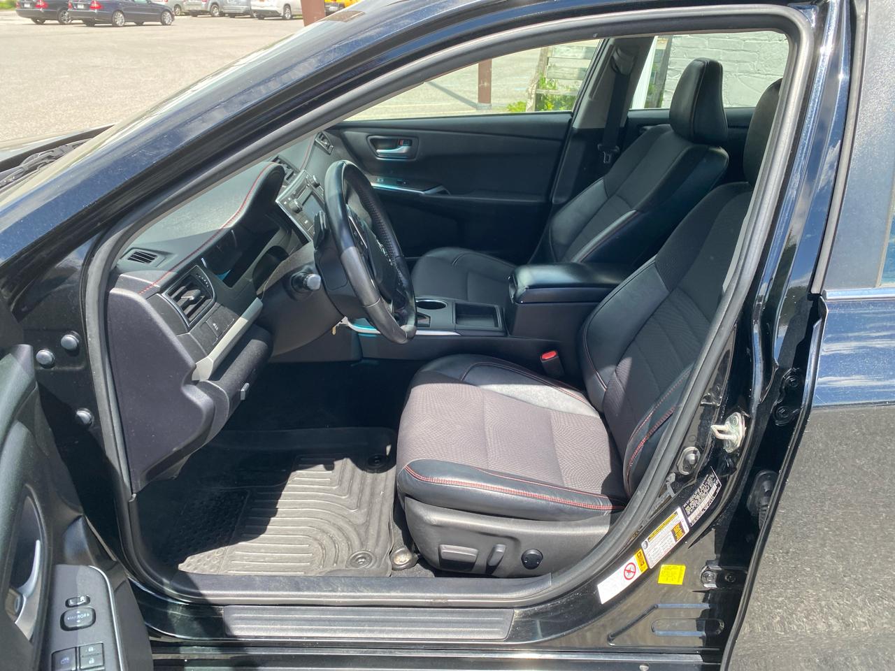 Toyota Camry SE 2017